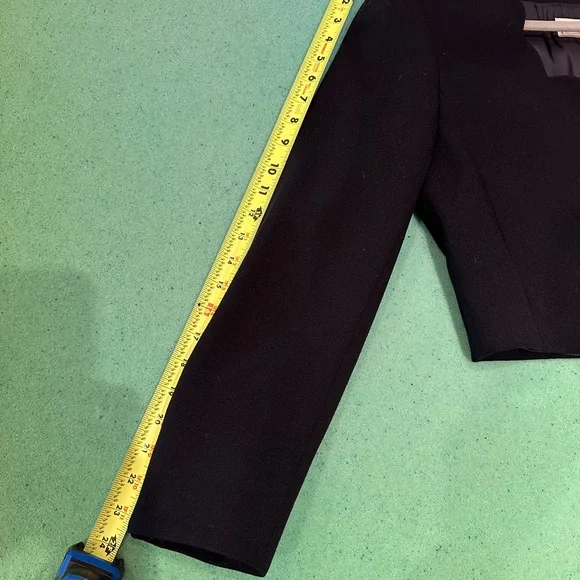 Valentino Cropped Navy Wool Jacket with Gold Buttons AUTHENTIC - Picture 7 of 9